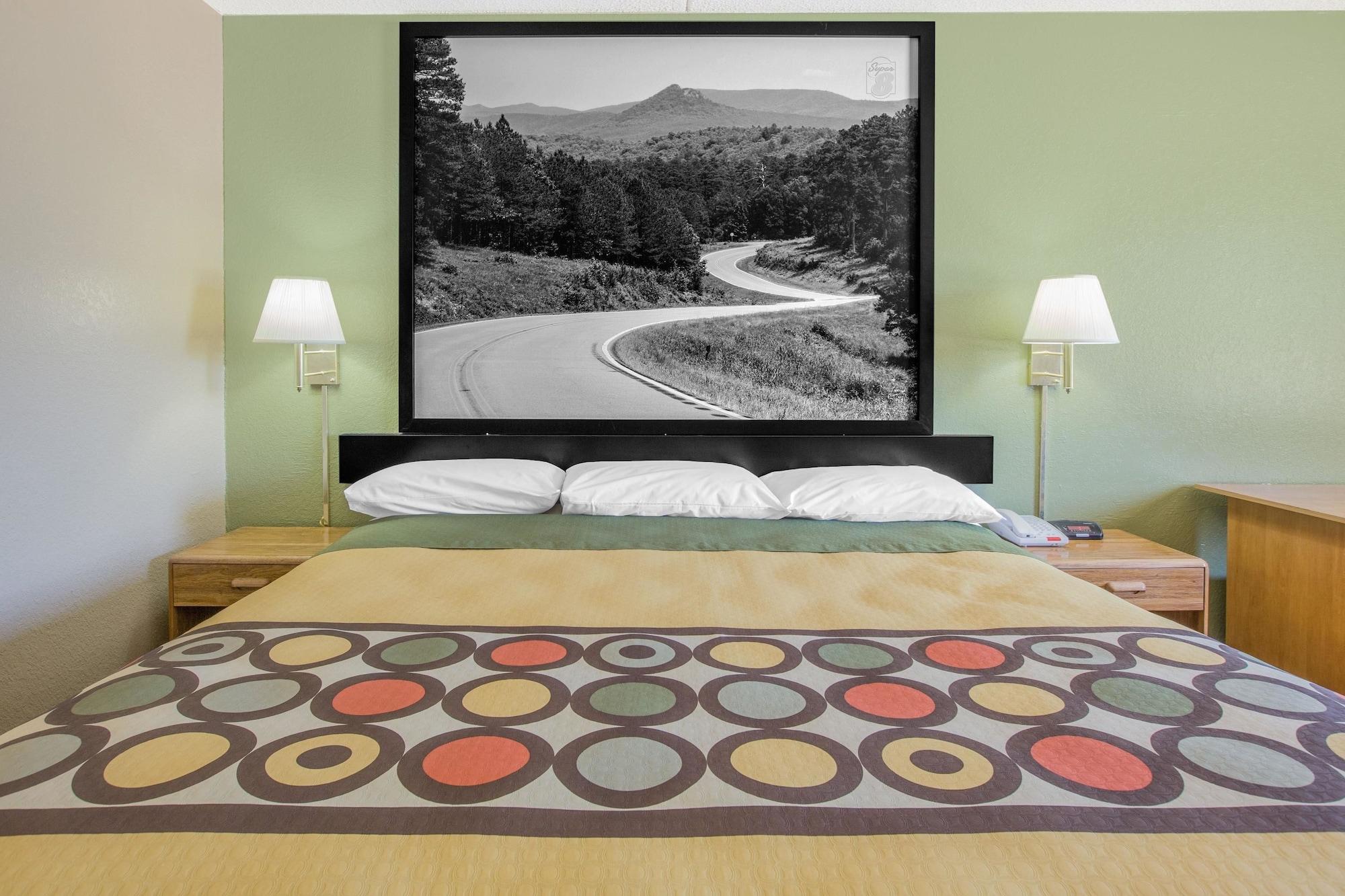 Super 8 By Wyndham Clarksville Ar Esterno foto