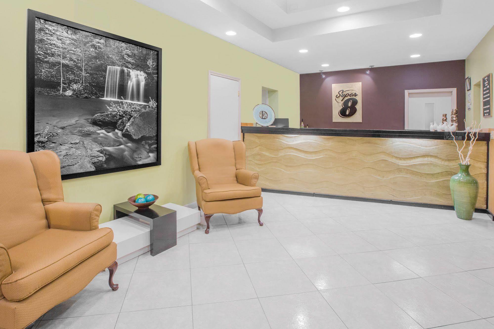 Super 8 By Wyndham Clarksville Ar Esterno foto